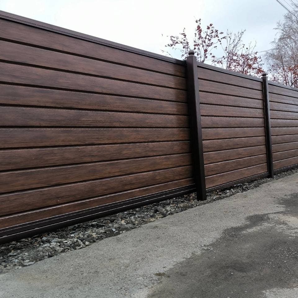 Забор из металлического сайдинга Античное дерево Printech