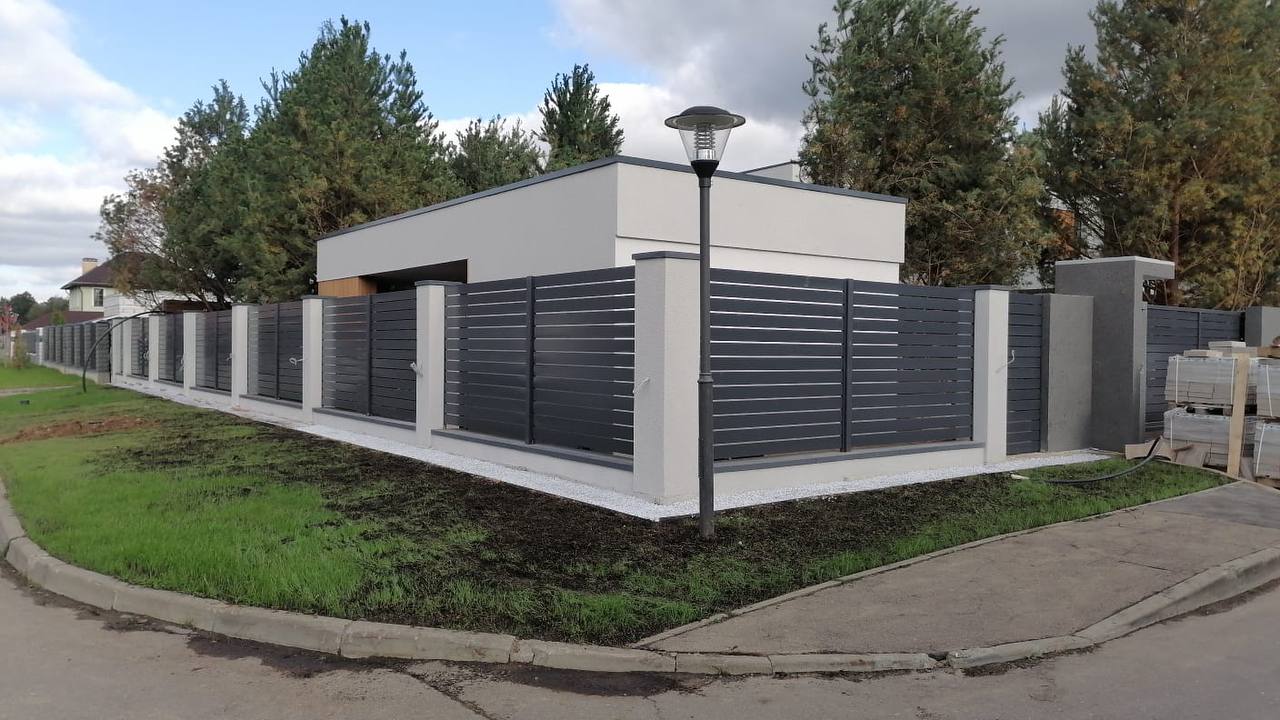 Забор-ранчо из металлического планкена RAL7024 Серый графит